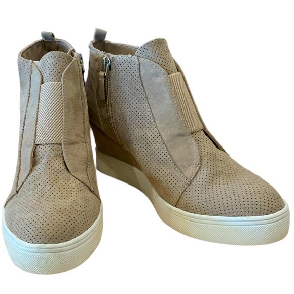 Mia hidden wedge Christi micro suede booties perforated platform size 9.5 - Picture 4 of 5